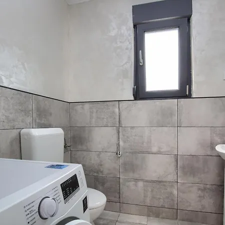 Luksuzni Asi S Bazenom Fažana