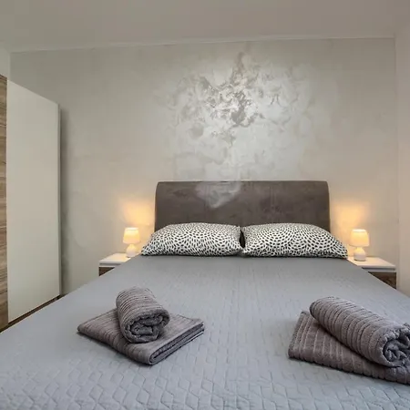 Luksuzni Asi S Bazenom Apartament