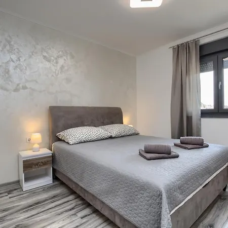 Luksuzni Asi S Bazenom Apartment *