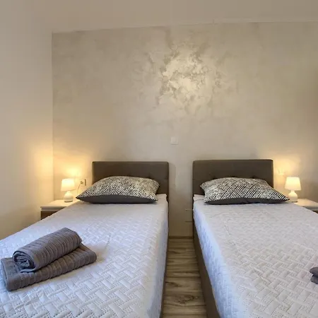 Apartment Luksuzni Asi S Bazenom