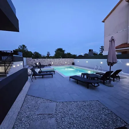 Luksuzni Asi S Bazenom Apartament *