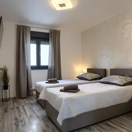 Luksuzni Asi S Bazenom Apartment *