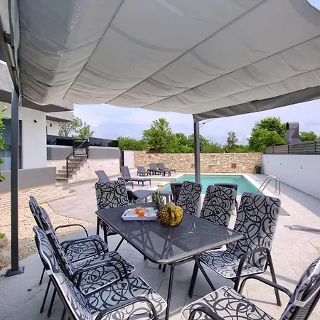 Apartment Luksuzni Asi S Bazenom