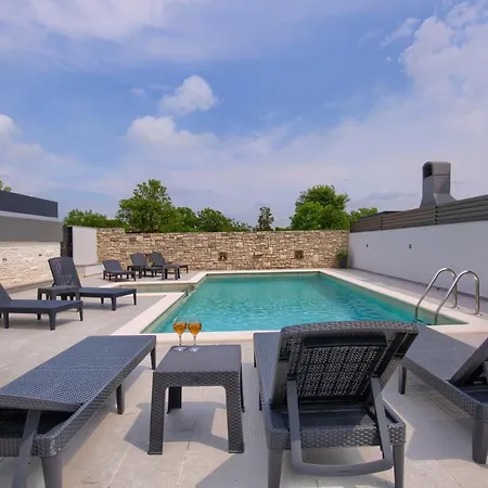 Luksuzni Asi S Bazenom Apartament Fažana