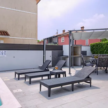 Luksuzni Asi S Bazenom Apartment *